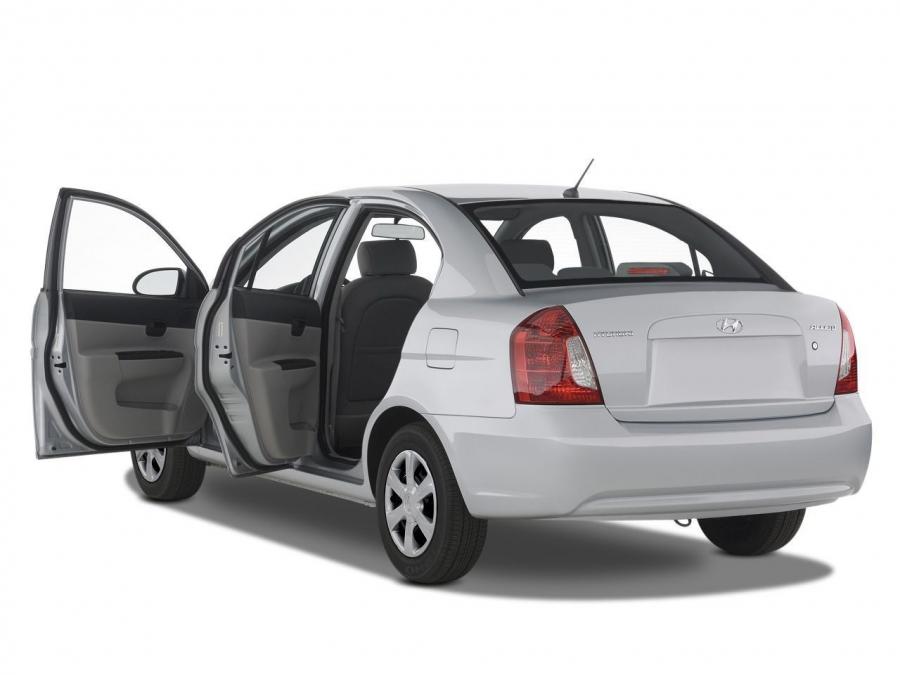  Hyundai Accent Sedan 2006 года  (US) (фото 3 из 9)